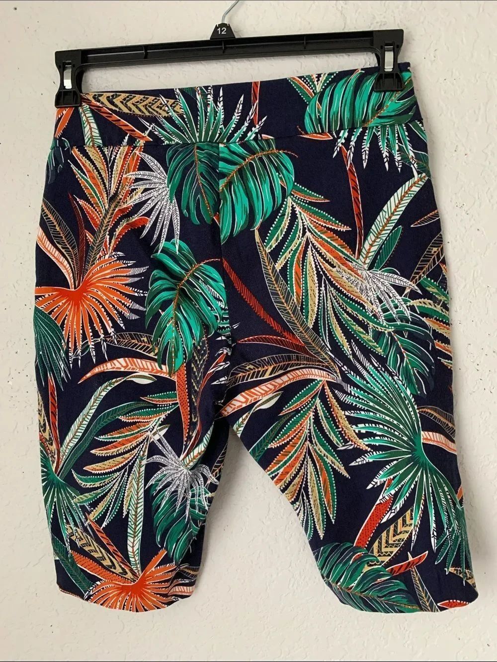 Tahari Navy Tropical Print Women’s Shorts with Green & Orange Palms Size SP - Picture 2 of 8